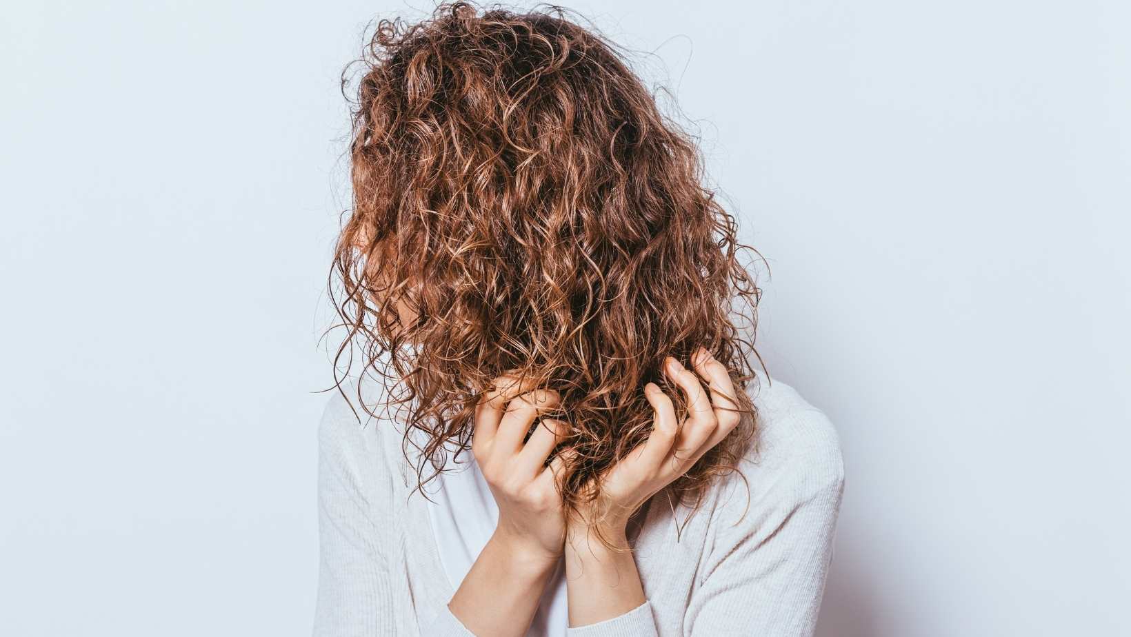 clarification-cheveux-bouclés-scrunch